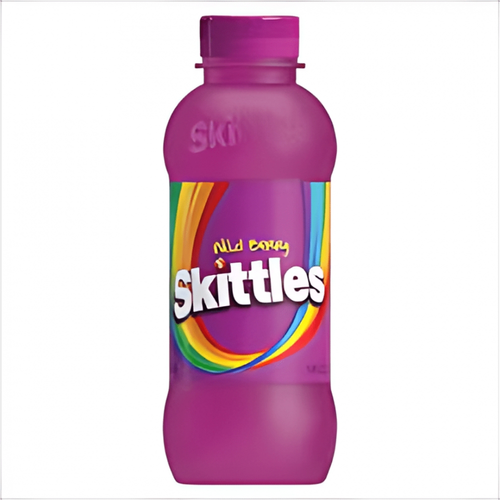 Skittles Drinks Wild Berry 414ml gir en fruktig og søt smakfull opplevelse med smak av ville bær. Perfekt for en forfriskende drikke som tar deg med til en fargerik smaksverden!