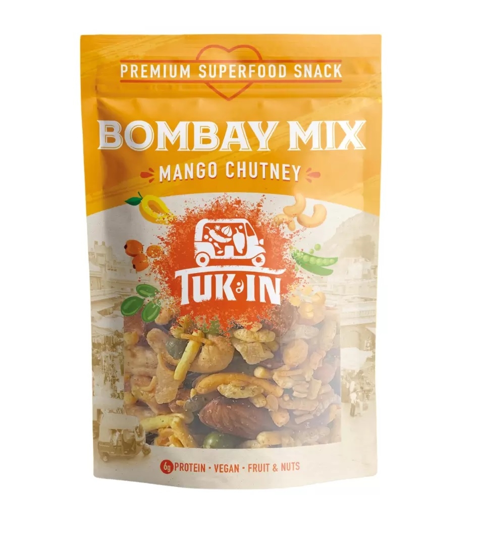 Bring frem solskinnet og nyt noe søtt som snacks med Tuk In Mango Chutney Bombay Mix. Med 6g protein i hver pose og egnet for veganere, er de den perfekte snacksen, spesielt for de som elsker mangochutney!