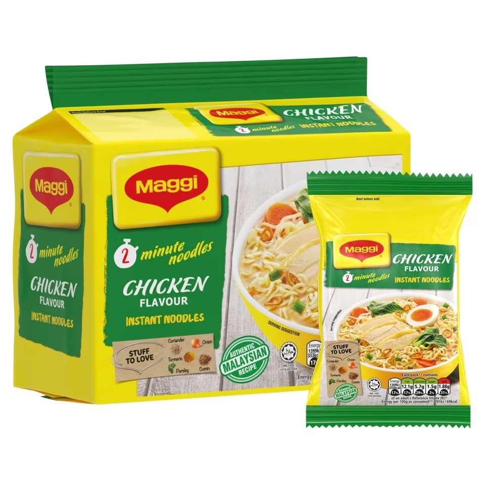 Maggi Chicken Noodles 74g er en populær hurtigrett som kombinerer nudler med en smakfull kyllingkrydderblanding.