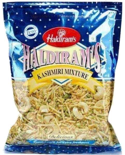 Haldirams Kashmiri Mixture er en pikant blanding av delt mungbønne, nudler, potetstenger og cashewnøtter.